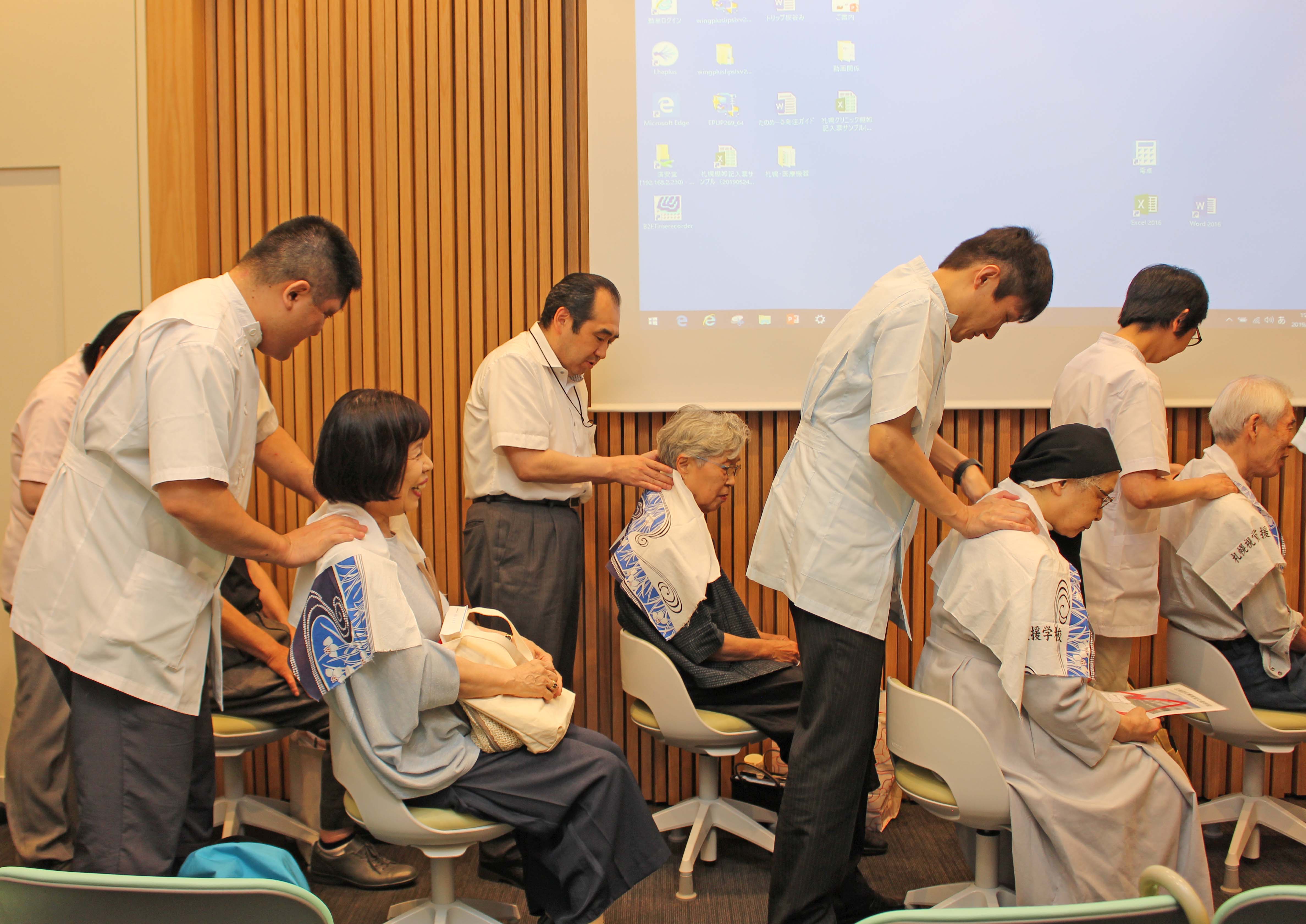 北海道札幌視覚支援学校の方によるイベントの様子