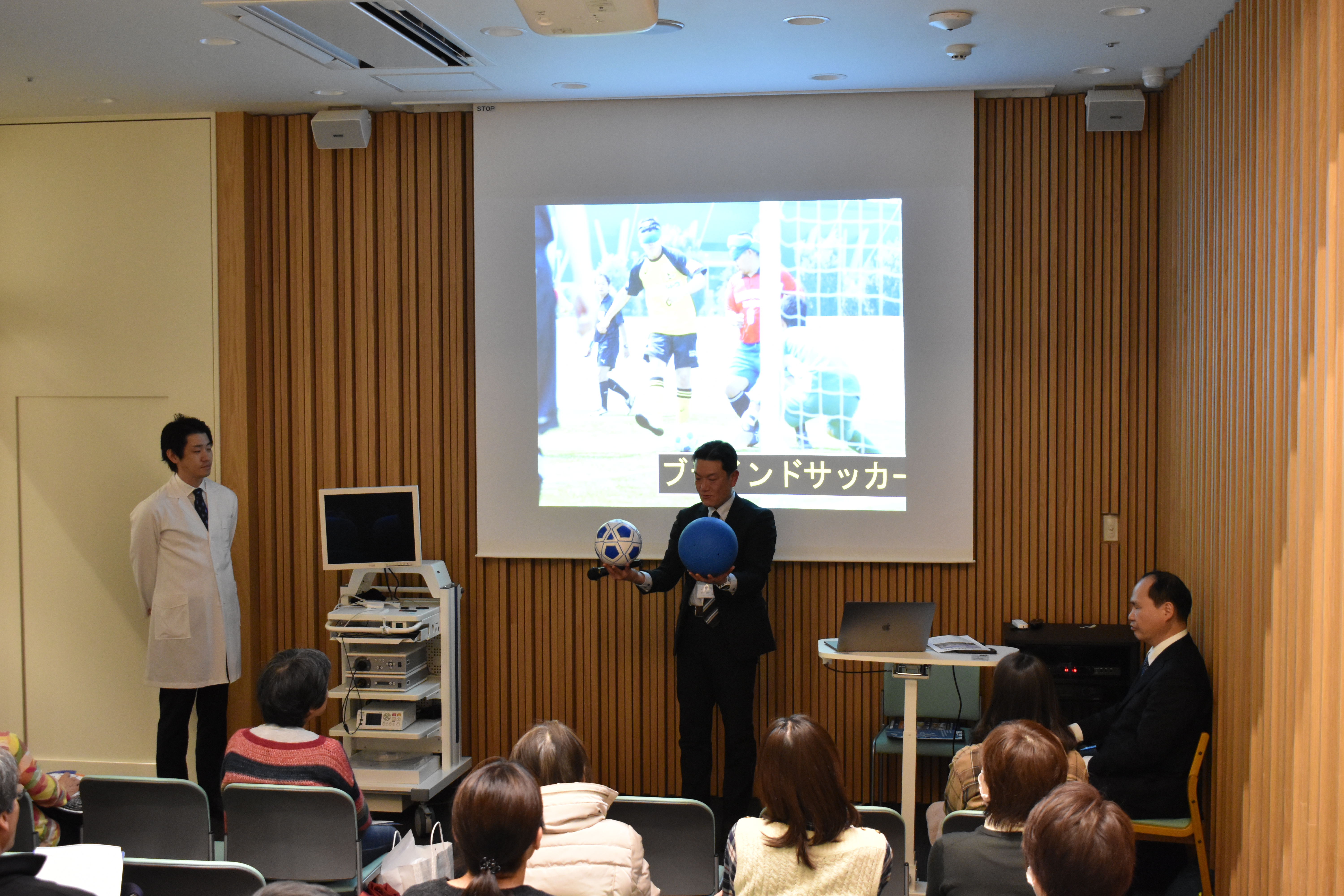 北海道札幌視覚支援学校の先生によるセミナーの様子